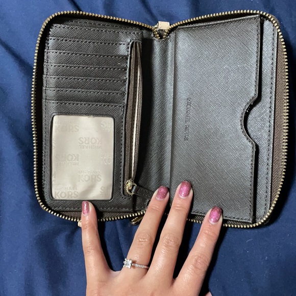 Michael Kors wristlet/wallet - Picture 2 of 9